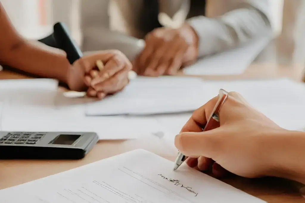 Carefully review the estimate and ensure that all potential costs are clearly outlined, before signing any contract with moving company in Jersey City. 